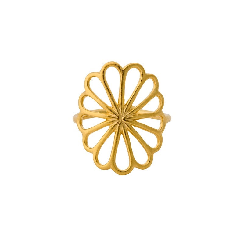 Large Bellis ring i 18 karat forgyldt sølv fra Pernille Corydon – ring med blomsterformet design fra Autumn Poems kollektionen.